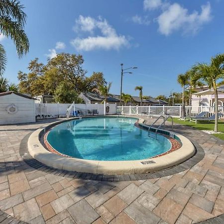 Located By The Beach 1 Bedroom With Parking And Pool Clearwater Eksteriør billede
