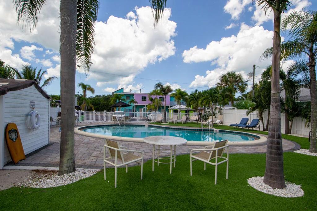 Located By The Beach 1 Bedroom With Parking And Pool Clearwater Eksteriør billede