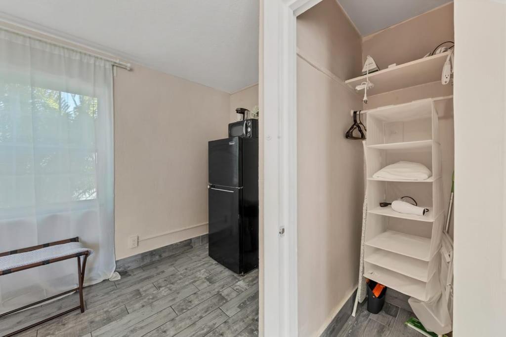 Located By The Beach 1 Bedroom With Parking And Pool Clearwater Eksteriør billede