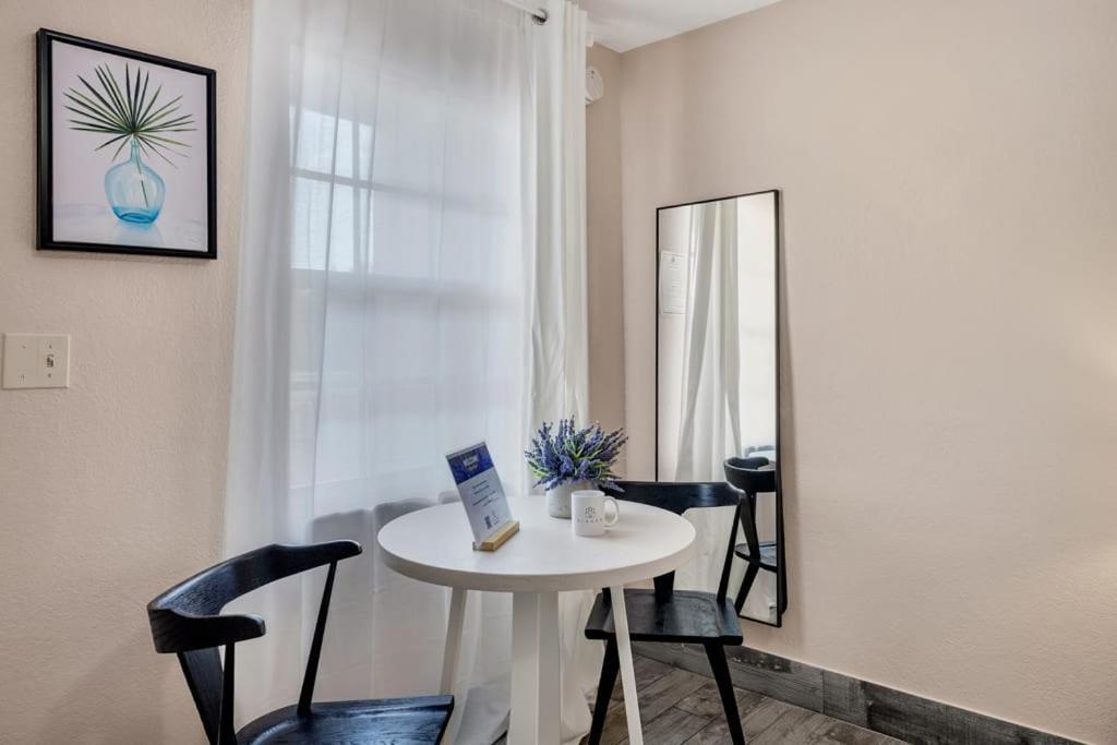 Located By The Beach 1 Bedroom With Parking And Pool Clearwater Eksteriør billede