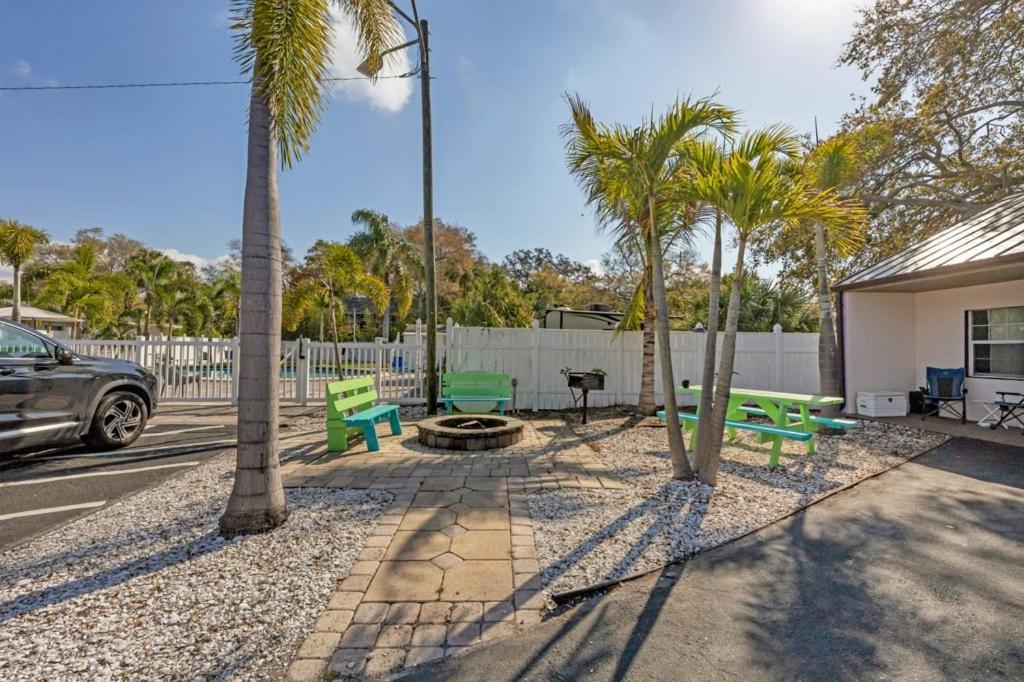 Located By The Beach 1 Bedroom With Parking And Pool Clearwater Eksteriør billede