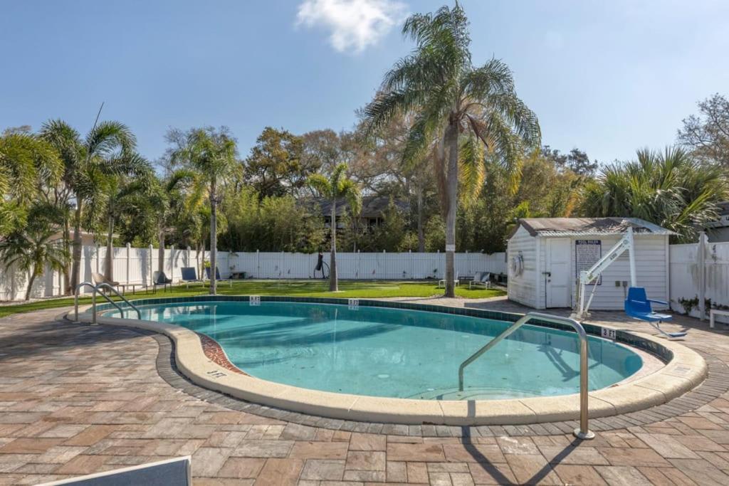 Located By The Beach 1 Bedroom With Parking And Pool Clearwater Eksteriør billede