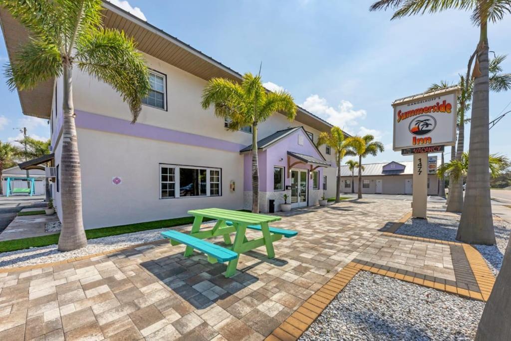 Located By The Beach 1 Bedroom With Parking And Pool Clearwater Eksteriør billede