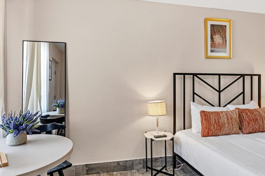 Located By The Beach 1 Bedroom With Parking And Pool Clearwater Eksteriør billede